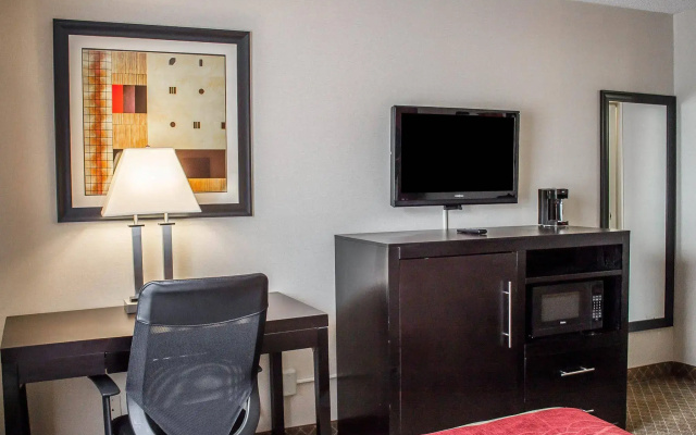Howard Johnson by Wyndham Columbus State Fairgrounds I-71