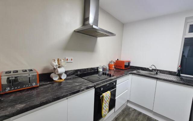 West Street 3-Bed 3-Ensuite Apartment Leicester