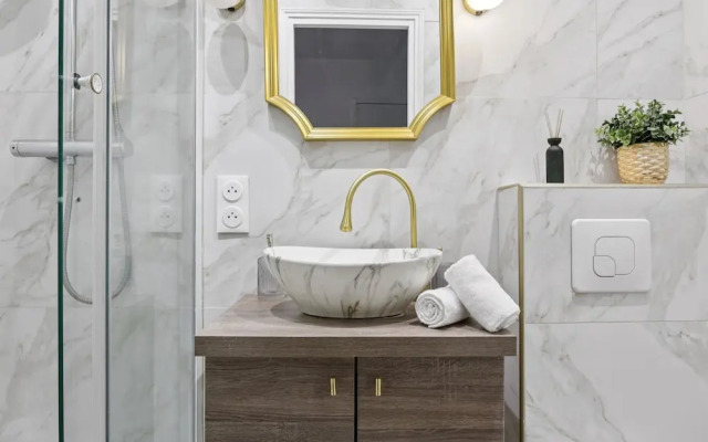 Classy 1BR - Elysee & Madeleine Area