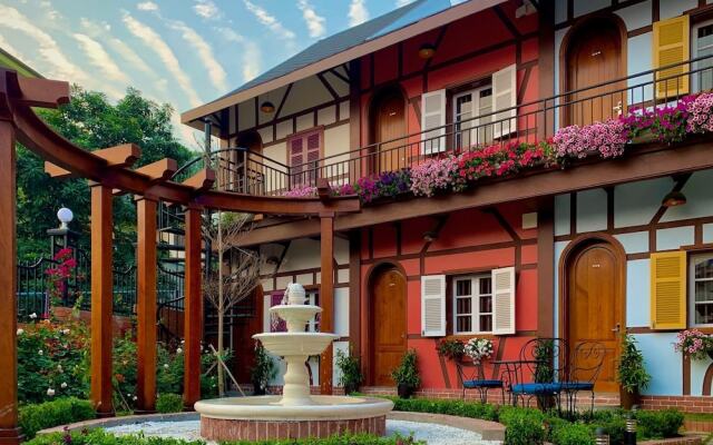 Little Colmar - Homestay & Pottery Studio