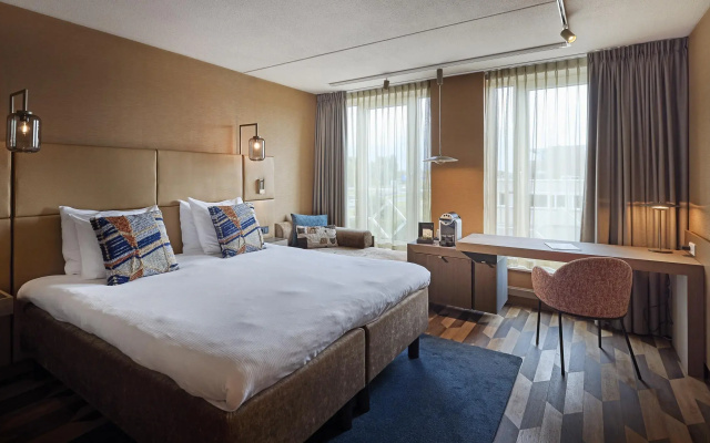 Carlton Oasis Hotel