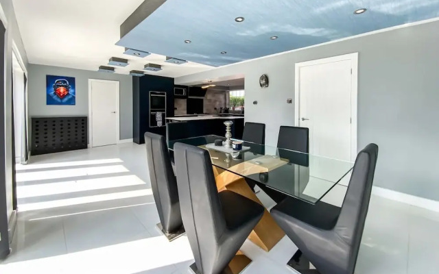 Remarkable 4-bed House in Boston