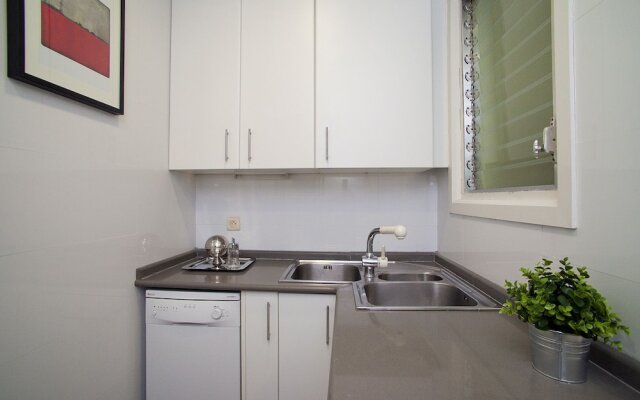 Cute & Spacious Eixample Apartment