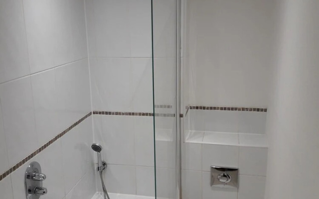 Luxury and Stylish 2 bedroom Apartment with en-suite