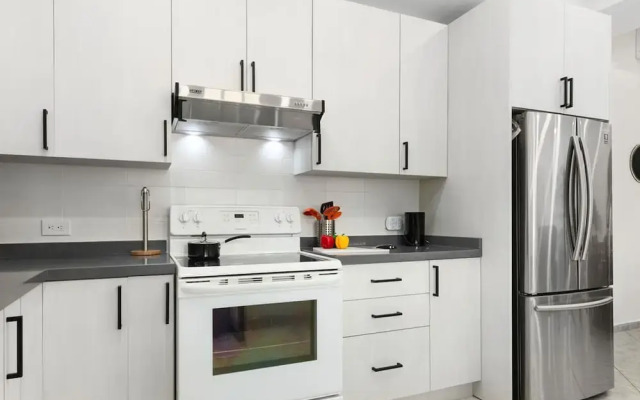 Cozy 3BR Town Home in Gated Community Palm Beach