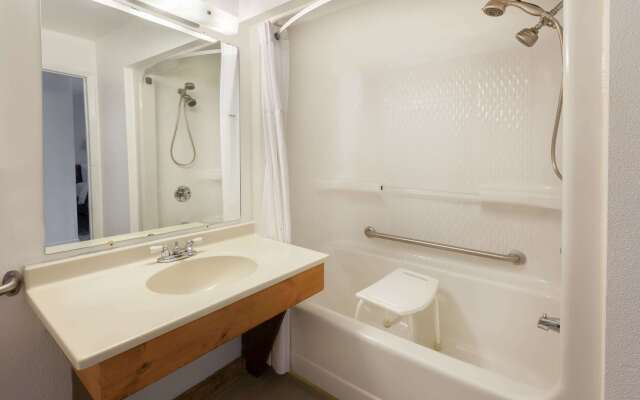 Baymont by Wyndham Manistee