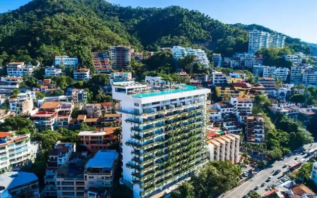 Soho PV Stunning Views Luxury Heated Rooftop Pool