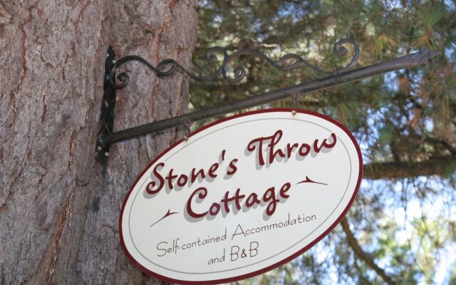 Stones Throw Cottage Bed & Breakfast