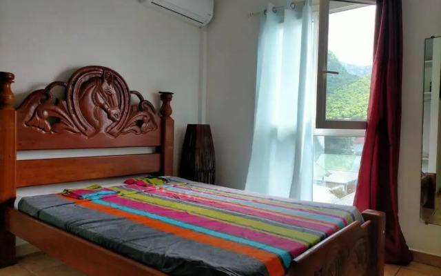 Bel appartement avec piscine, face à la mer