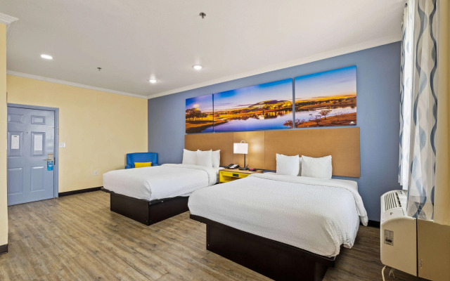 Days Inn & Suites by Wyndham Euless DFW Airport South