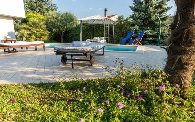 Villa in Ibenik With Swimming Pool