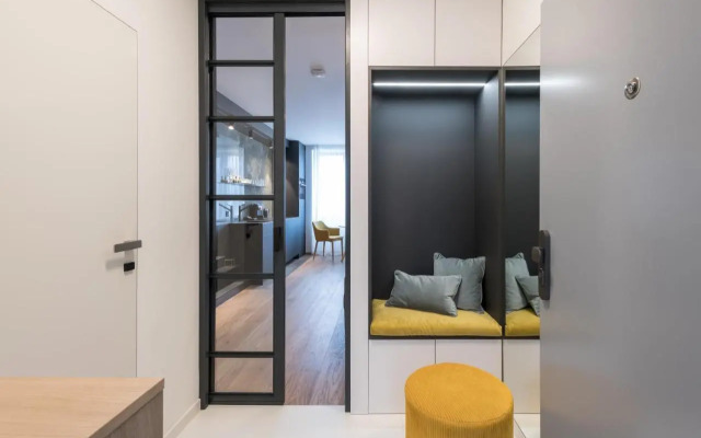 Fully renovated stylish duplex in a convenient location