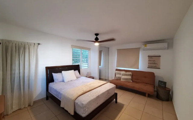 Comfy apartment 8 minute walk from beach