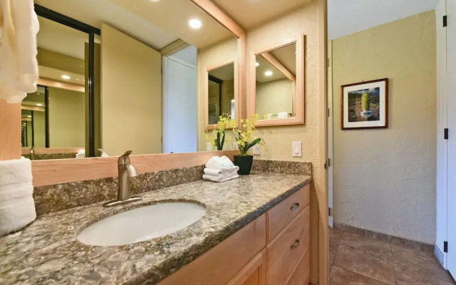 Papakea #b207 Studio Bedroom Condo by RedAwning