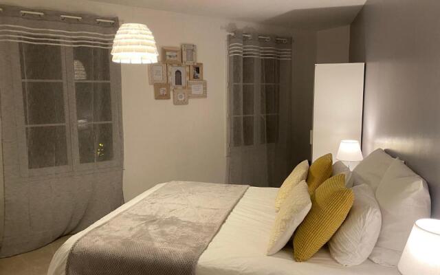 Cosy By DREAM APARTMENTS