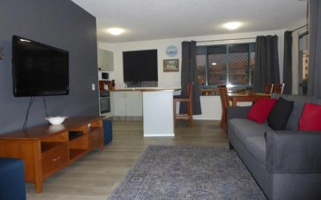 Deepwater Cove Unit 1, 68 Lower Gay Tce Bulcock Beach – Guest Rooms – Caloundra