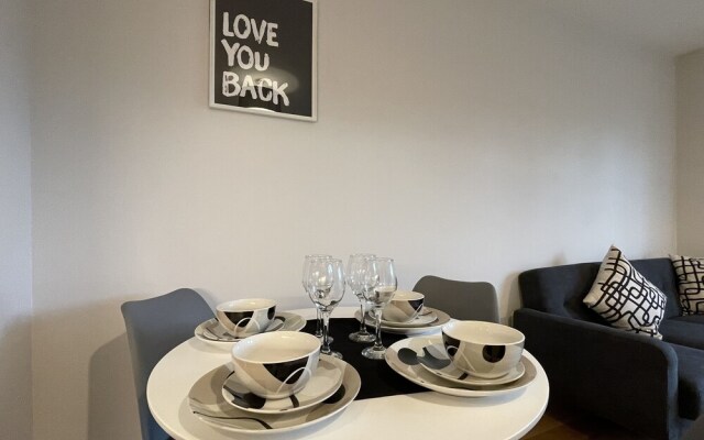 Stunning 2-bed Apartment in Bristol With Parking