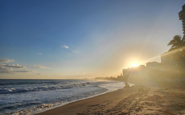 Breathtaking 2-Br Beachside Apartment