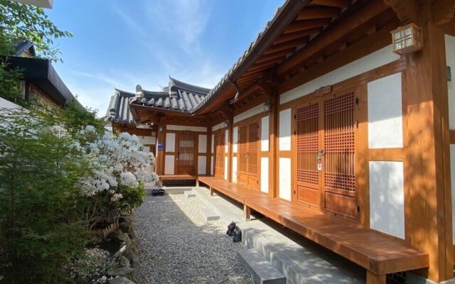 Pretty Hanok House
