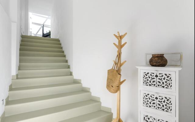 Design house with roof terrace ocean views