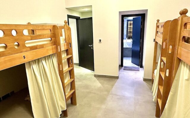 Lakeside Hostel Downtown