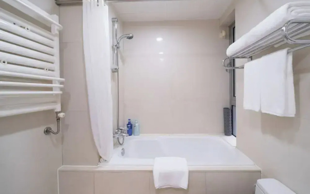 Tyms 3BR 2BA Apt Xujiahui Center