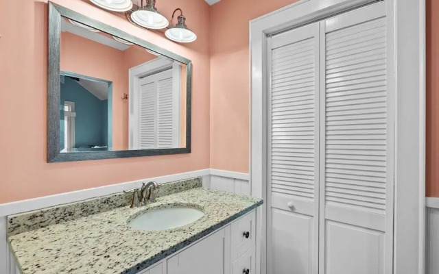 Sea Escape 3 Bedroom Townhouse by RedAwning