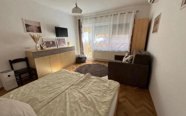 Liliana Apartman és Csónakház