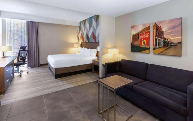 La Quinta Inn and Suites by Wyndham Tulsa Downtown - Route 66
