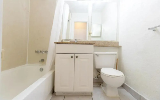 679 City View Hollywood Beach