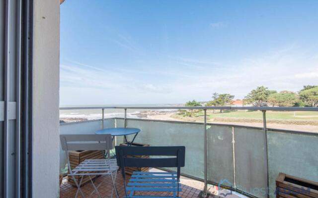 Studio les pieds dans l'eau bord de mer