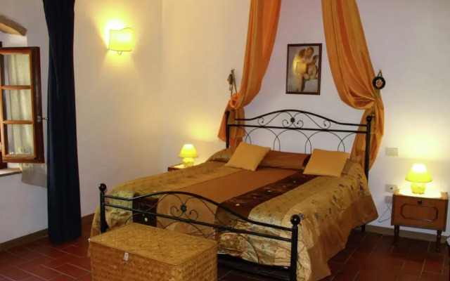 Restful Farmhouse with Pool near Forest in Vinci