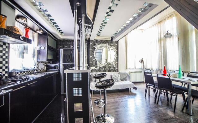 Comfortable Apartment In The Old Tbilisi