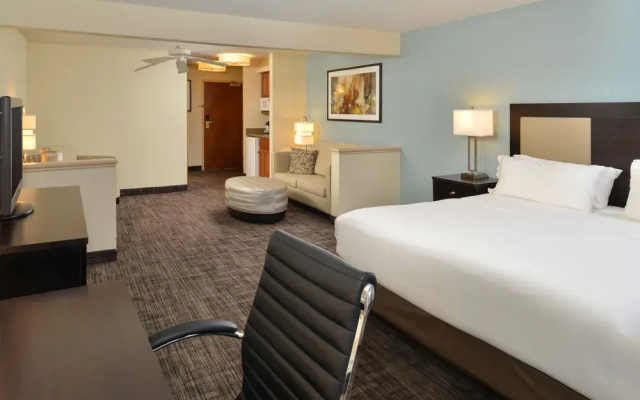 Holiday Inn Express Suites St. Joseph Lakefront