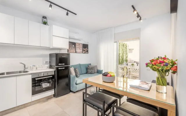 One BDR with a Huge Terrace