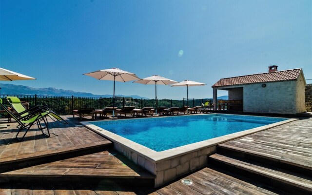 A1 Beautiful apt W.magnificent View and Pool use