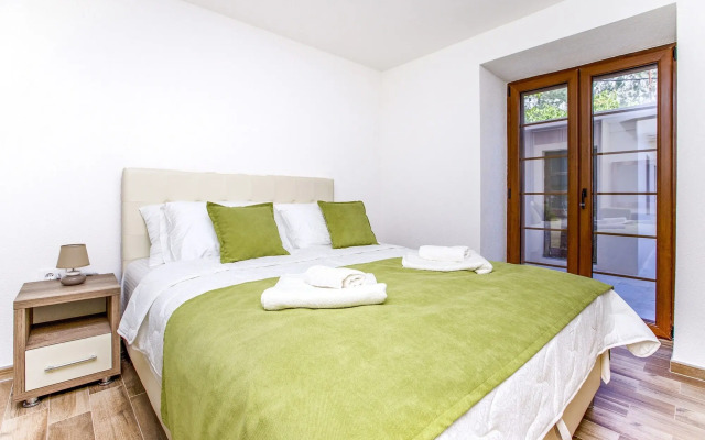Apartments Mezini 11