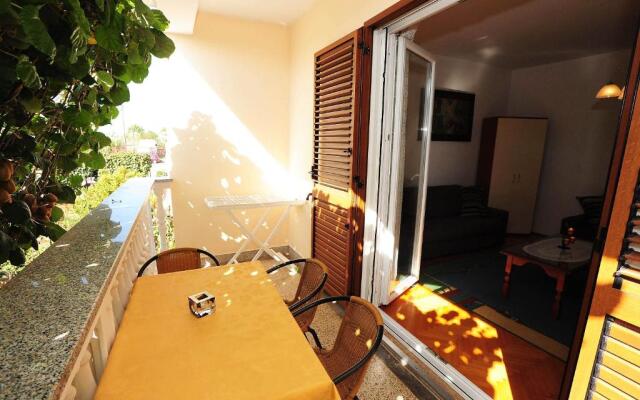 Apartments Luka & Sara