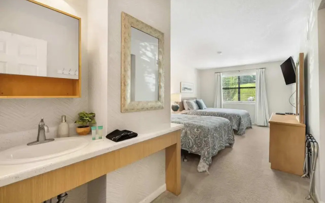 Relaxing 9th Hole View For 6!