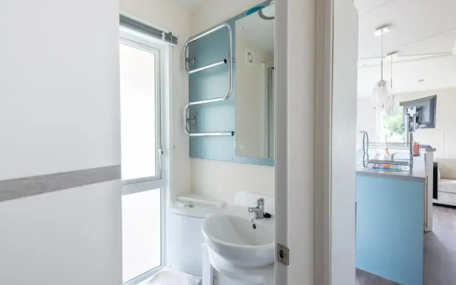 Mobile Home in Veuzain-sur-loire With Garden