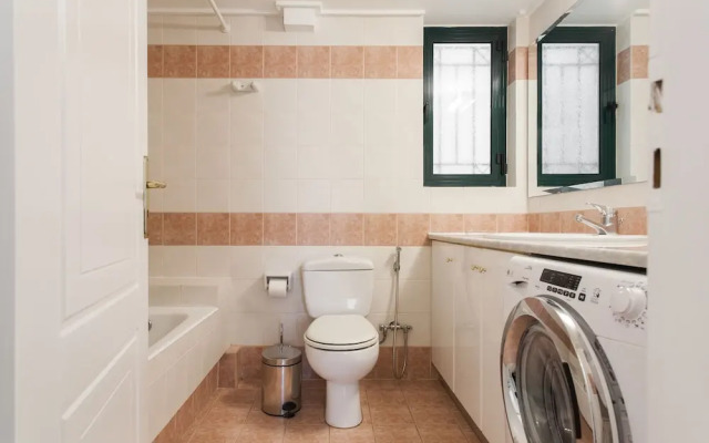 Top-Class 2BR Apartment in Marousi