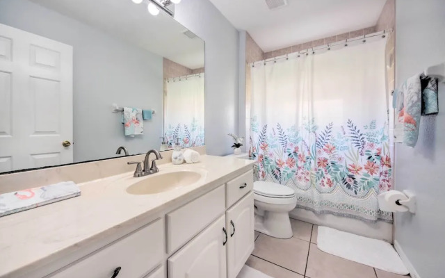Pool & Fenced Yard: Sebring Retreat
