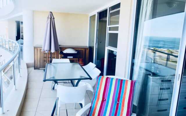 2 Bedroom Luxury Apartment in Bantry Bay