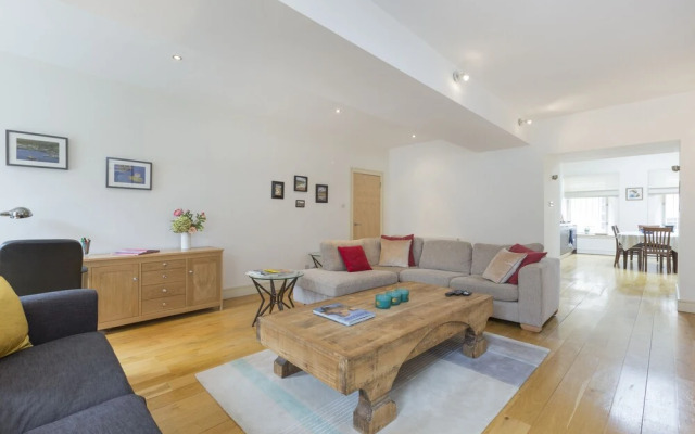 401 Thistle Street Apartment