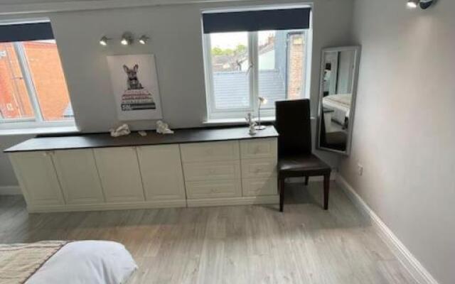 Large 1 bedroom Apartment Chester, Hoole Sleeps 4.