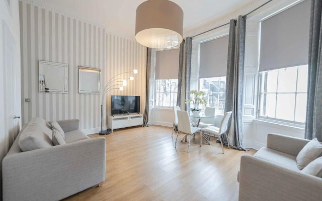 Edinburgh Castle Apartments and Suites