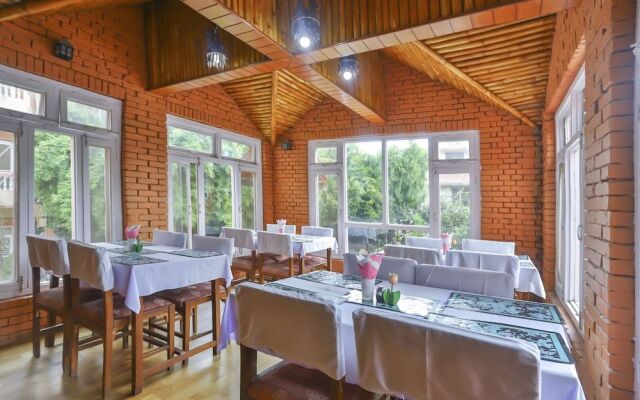 SPOT ON 625 Hotel Melungtse