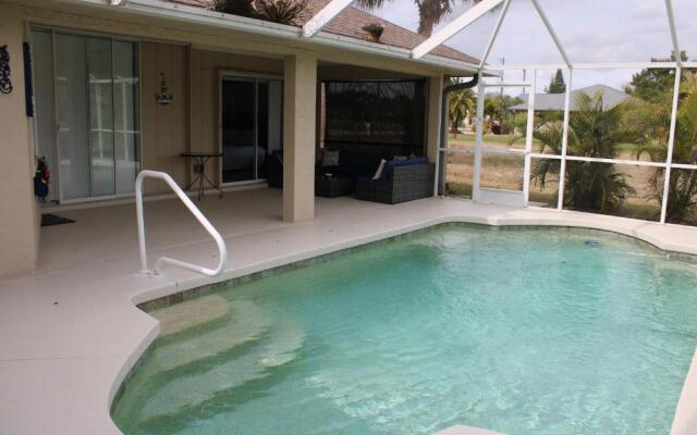 Spacious and private pool house, 15 min to beach
