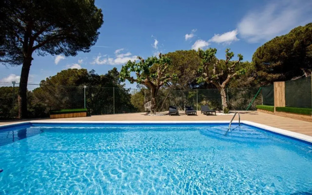 Maravillosa casa con piscina grande y bosque