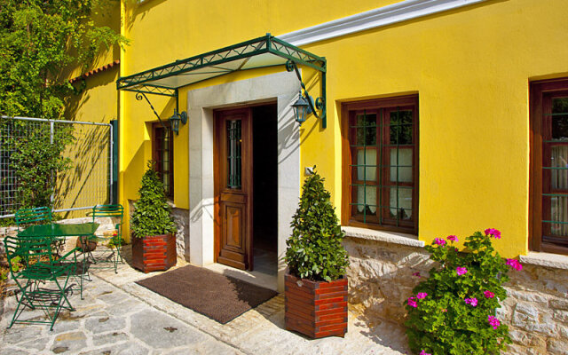 Kastro Guesthouse